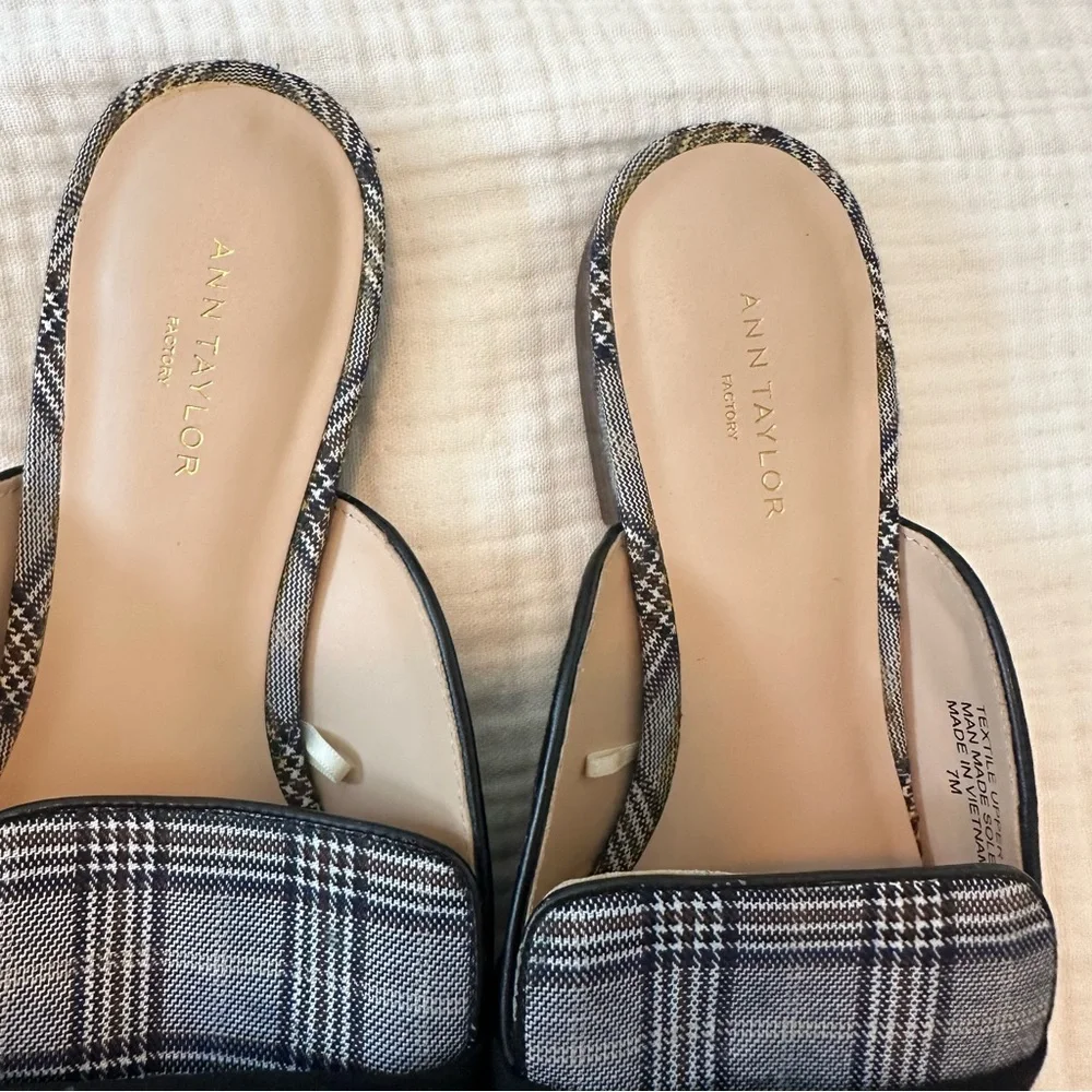 Ann Taylor Herringbone Plaid Mule Loafer Slip Black Tassel Academia Old Money 7